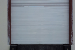Puerta enrollable acero galvanizado lacada blanco con automatismo